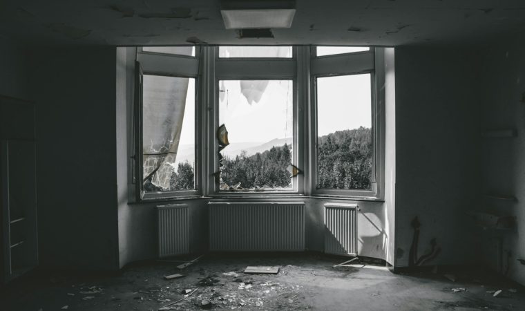 What to Do When You Need Emergency Glazing in a Hurry